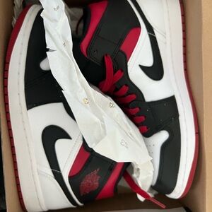 Nike Men's Black and Red Jordan 1 like new